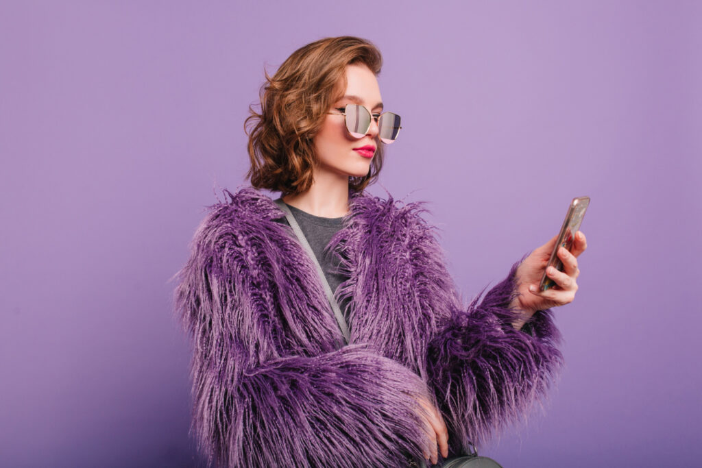 what colors goes with purple clothes