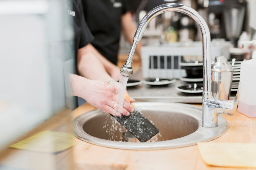 where can a food worker wash her hands
